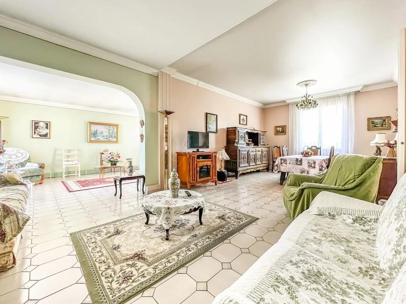 Maison - 166 m² - 7 pièces