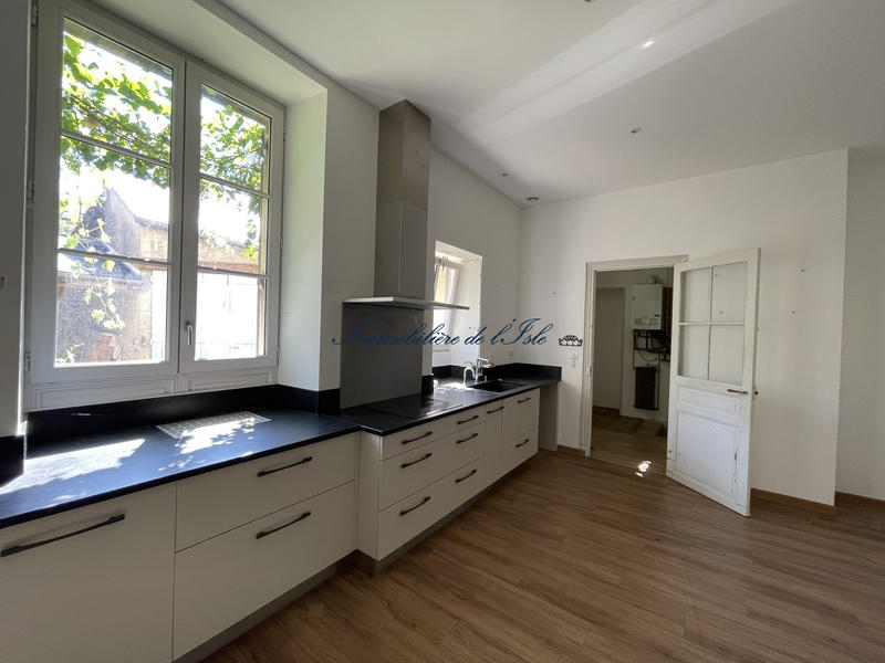 Maison - 280 m² - 11 pièces