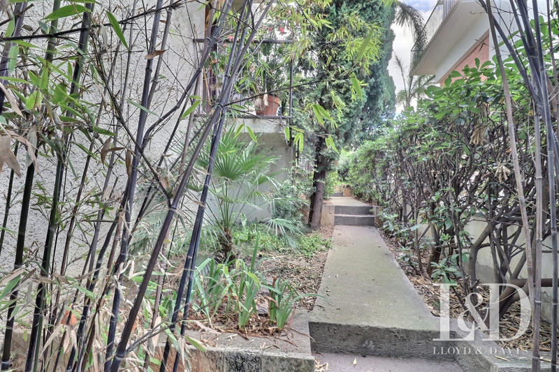 Maison - 243 m² - 10 pièces