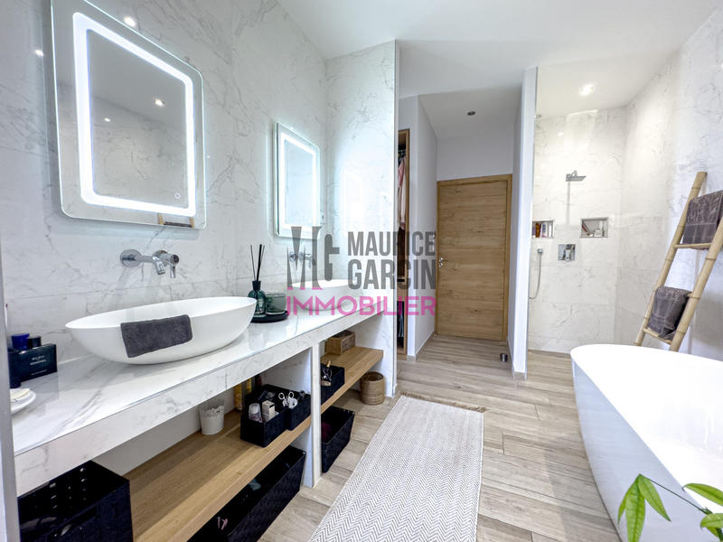 Maison - 205 m² - 5 pièces