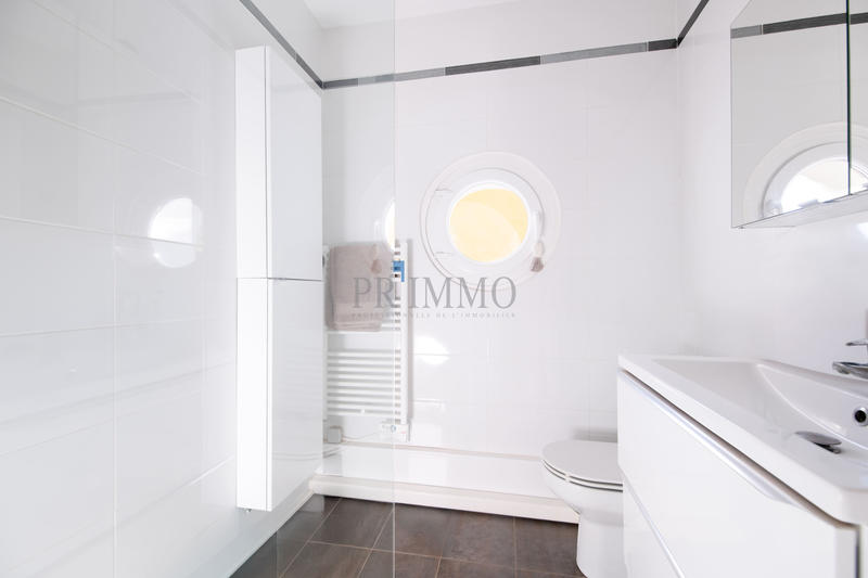 Maison - 201 m² - 5 pièces