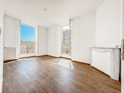Appartement - 93 m² - 4 pièces