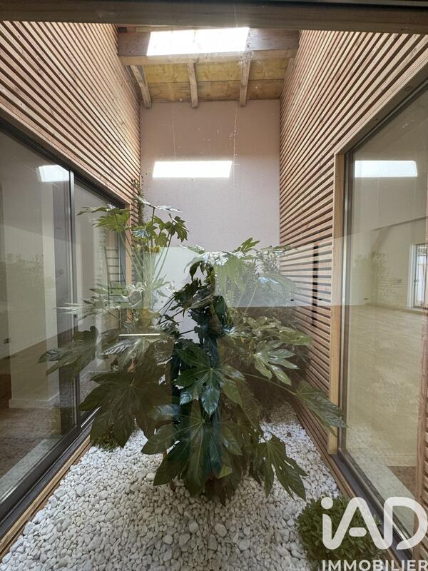 Maison - 261 m² - 6 pièces