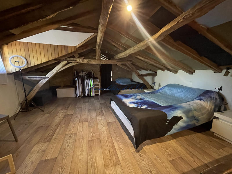 Maison - 221 m² - 11 pièces