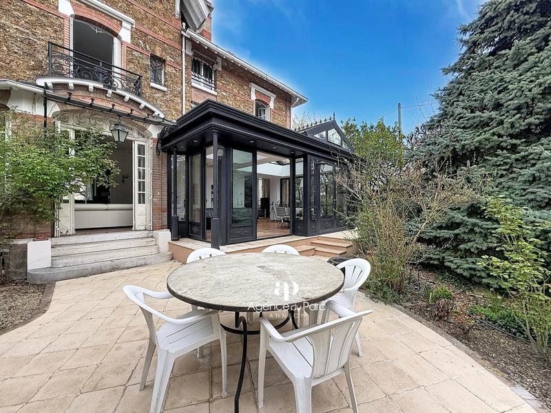 Maison - 272 m² - 8 pièces