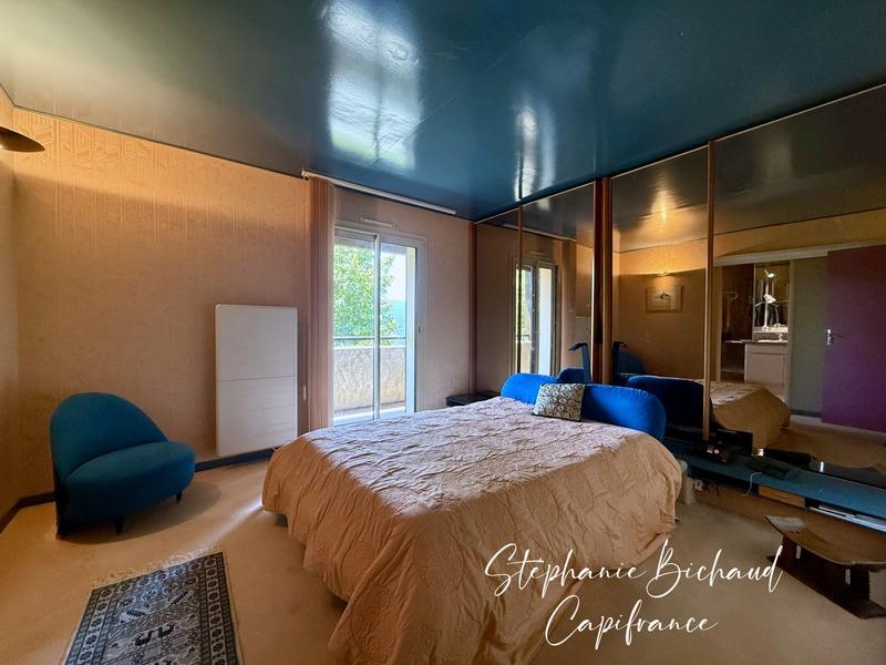 Maison - 212 m² - 7 pièces