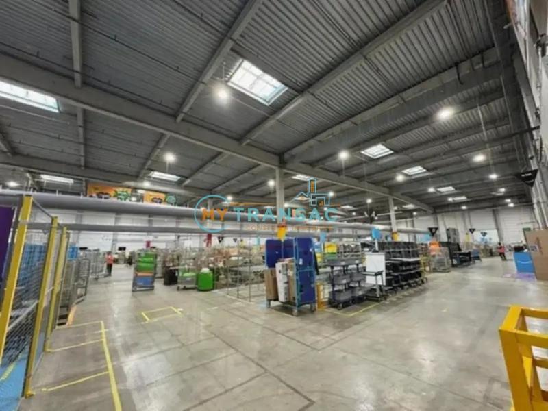 Entrepôt - 9 456 m²