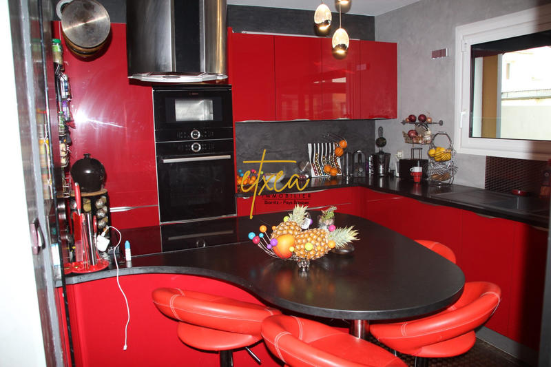 Villa - 264 m² - 10 pièces