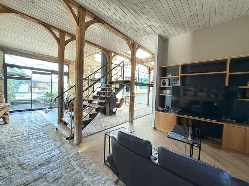 Maison - 375 m² - 7 pièces