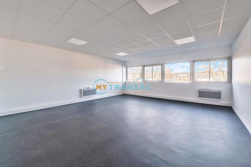 Local d'activité / Entrepôt - 322 m²