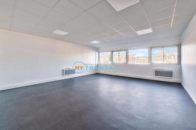 Local d'activité / Entrepôt - 322 m²