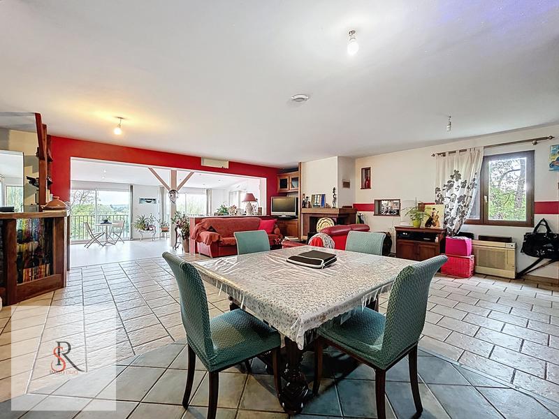 Maison - 265 m² - 8 pièces