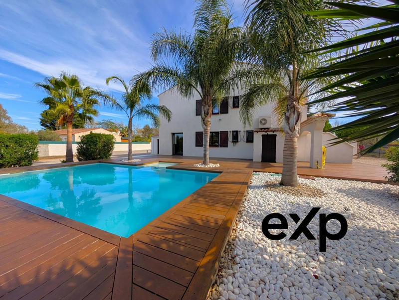 Maison - 235 m² - 9 pièces