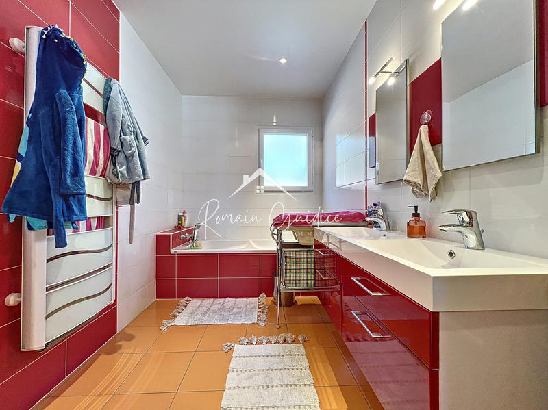 Villa - 198 m² - 6 pièces