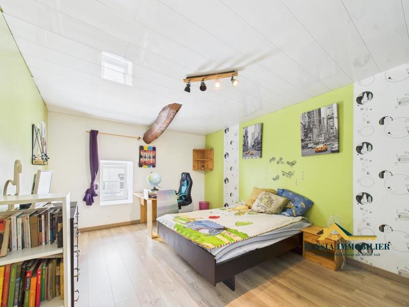 Demeure - 259 m² - 9 pièces