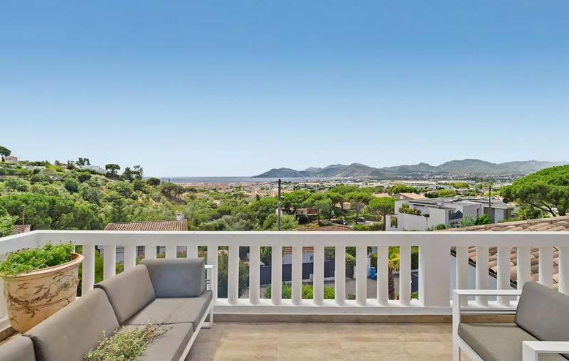 Villa - 240 m² - 6 pièces