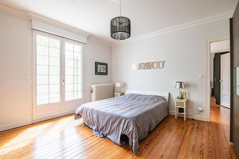 Propriété - 550 m² - 17 pièces