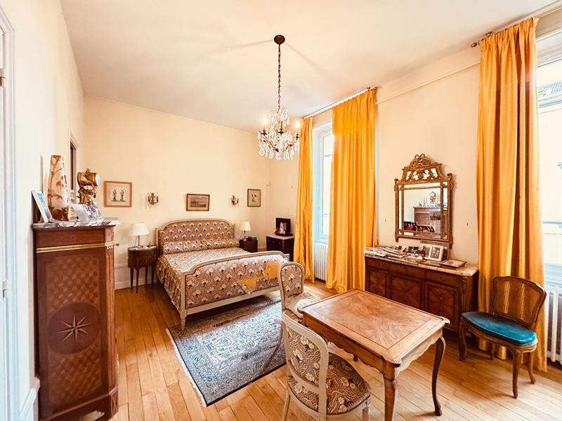 Appartement - 218 m² - 5 pièces