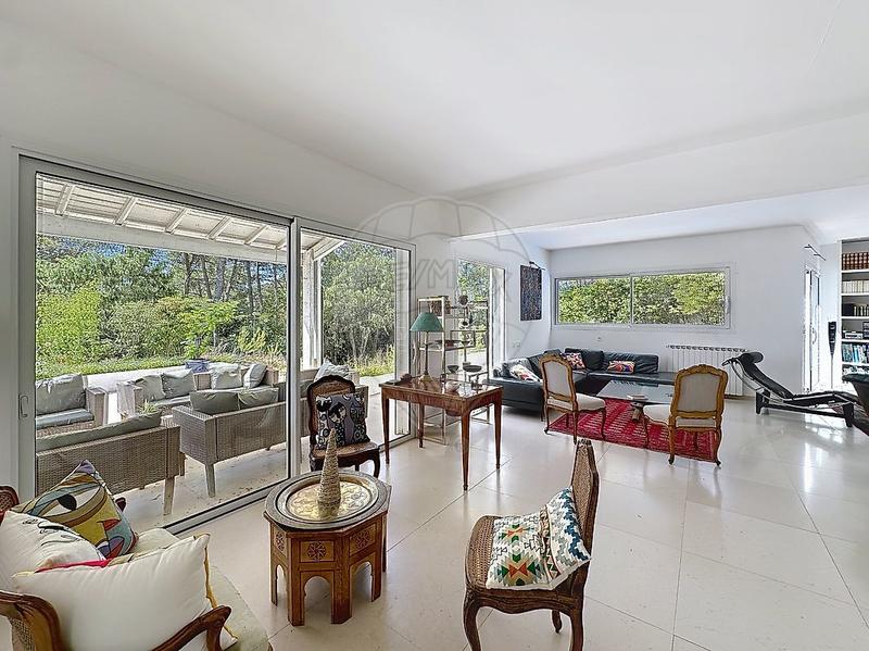 Propriété - 333 m² - 9 pièces