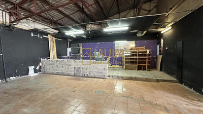 Local commercial - 679 m²