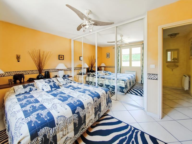 Maison - 250 m² - 8 pièces