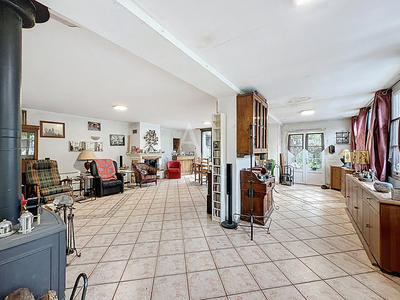 Maison - 270 m² - 10 pièces