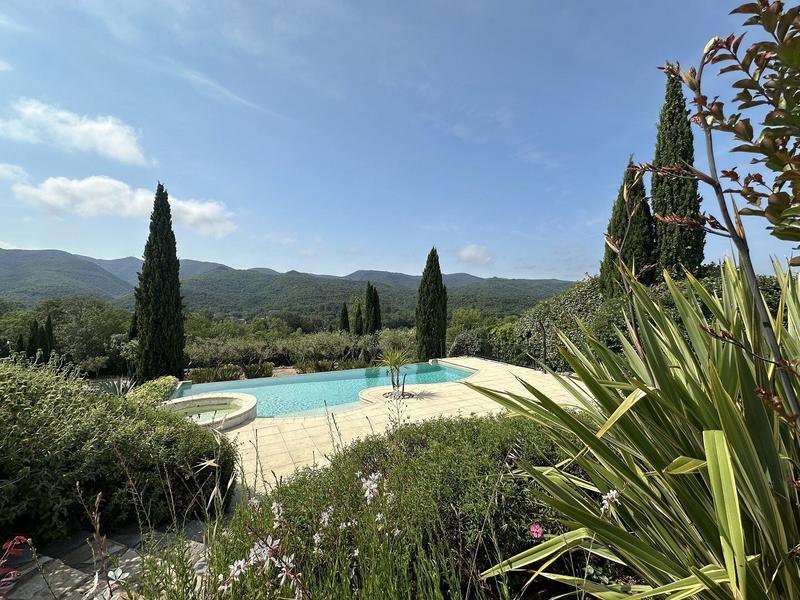 Villa - 212 m² - 6 pièces