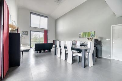 Villa - 245 m² - 9 pièces