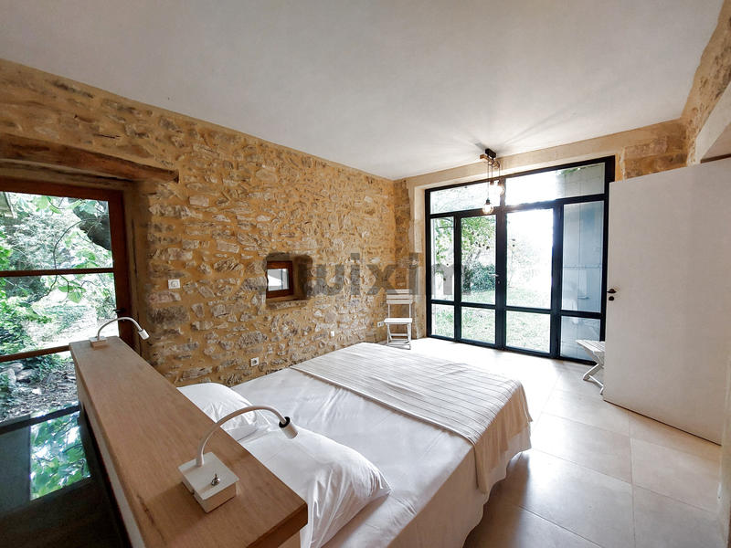 Mas - 302 m² - 11 pièces