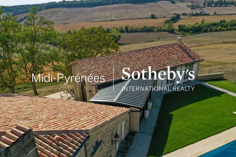 Maison - 420 m² - 9 pièces