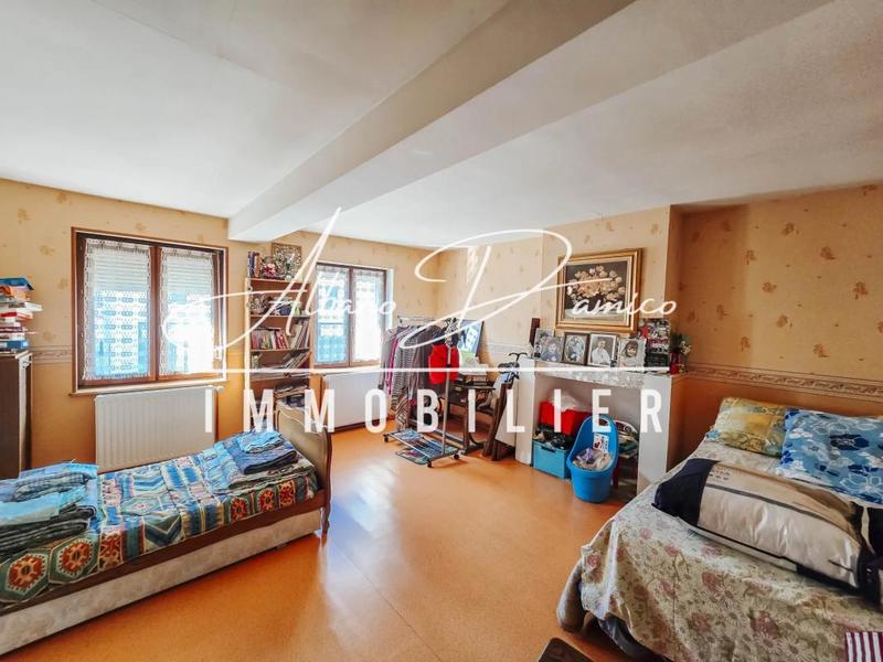 Maison - 166 m² - 7 pièces