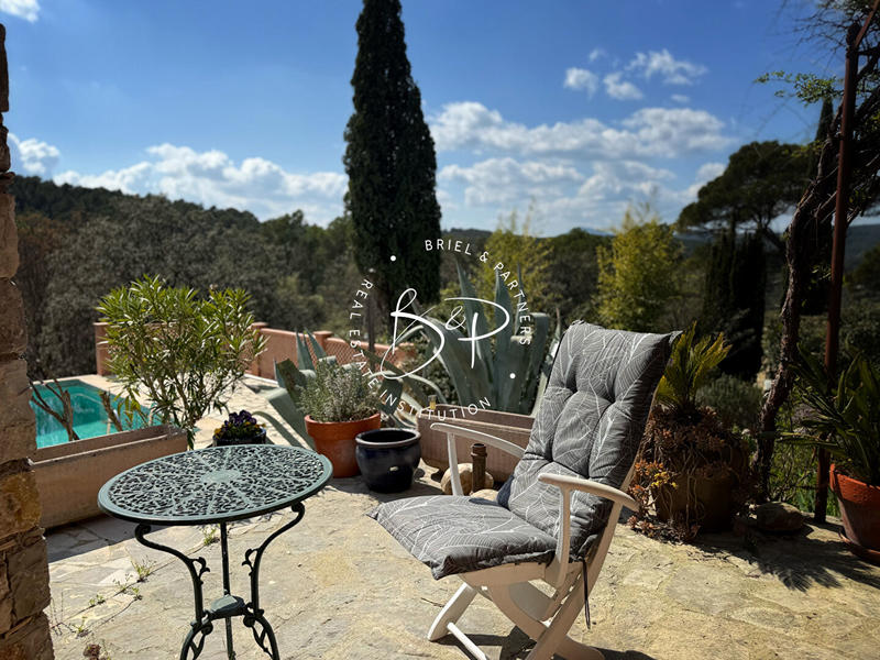 Maison - 301 m² - 13 pièces