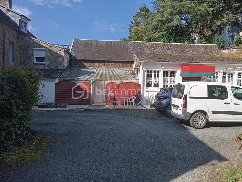 Maison - 269 m² - 15 pièces