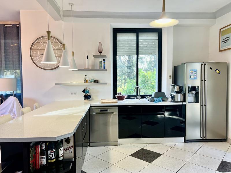 Maison traditionnelle - 220 m² - 6 pièces