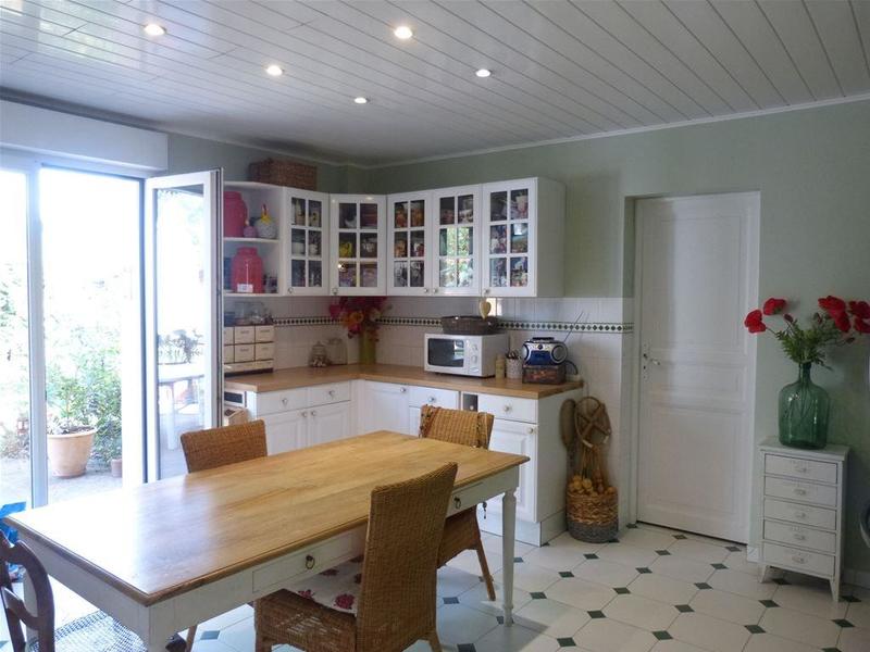 Villa - 219 m² - 10 pièces