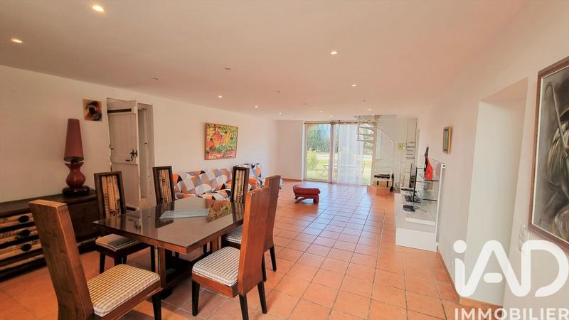 Maison - 274 m² - 9 pièces