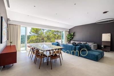 Villa - 214 m² - 6 pièces