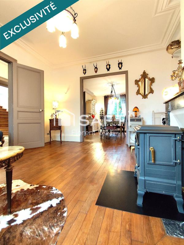 Maison - 216 m² - 9 pièces