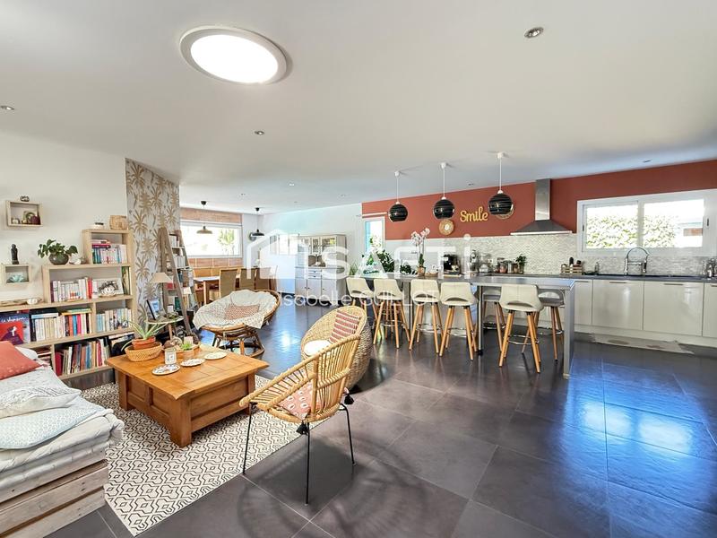 Maison - 240 m² - 7 pièces