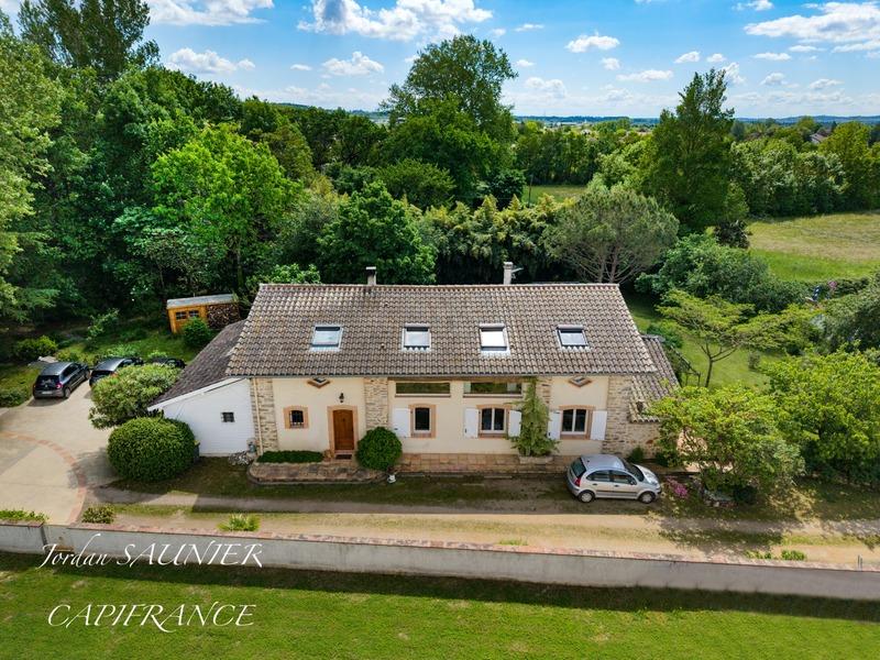 Maison traditionnelle - 317 m² - 9 pièces
