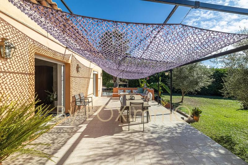 Maison - 330 m² - 9 pièces