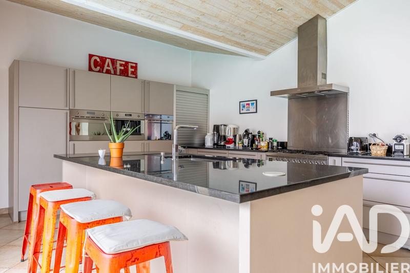 Maison - 250 m² - 7 pièces