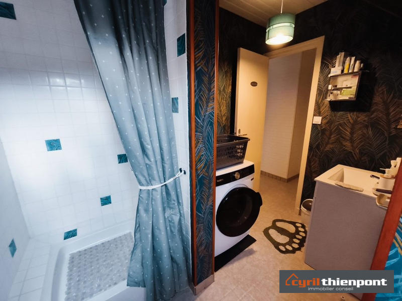 Studio - 90 m² - 4 pièces