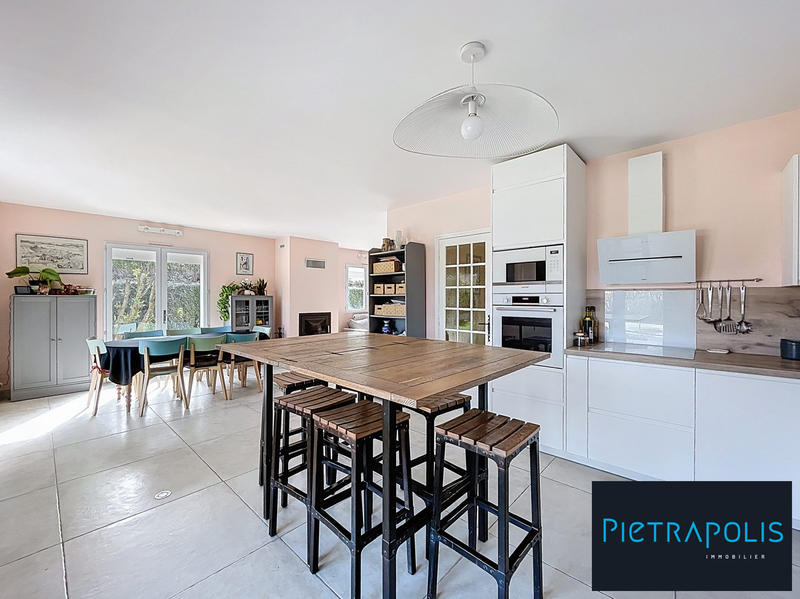 Maison - 186 m² - 8 pièces