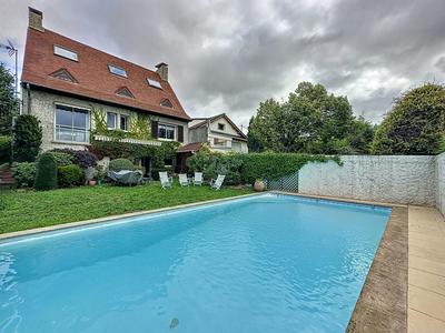 Maison - 190 m² - 7 pièces