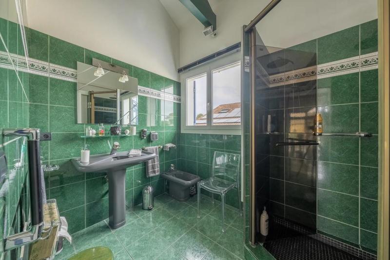 Maison - 230 m² - 5 pièces