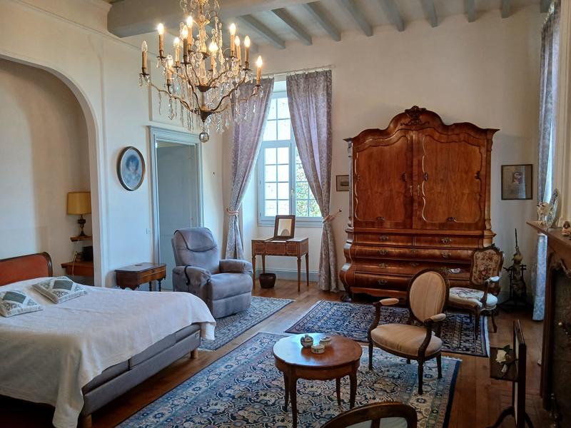 Maison - 785 m² - 15 pièces