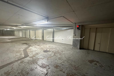 Parking / Garage - 12 m²