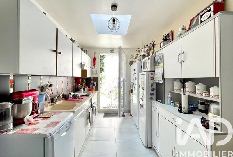 Maison - 1 215 m² - 7 pièces