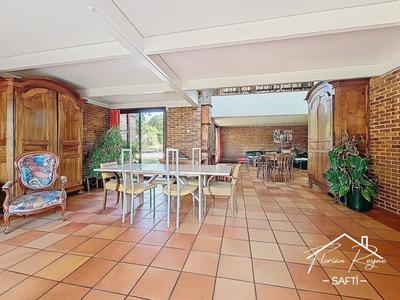 Maison - 211 m² - 6 pièces